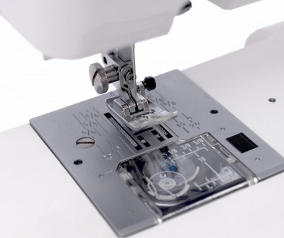 Электромеханическая швейная машина Janome Decor Excel 5024